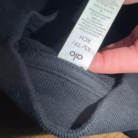 ALO Yoga Black Pullover - Picture 3 of 3